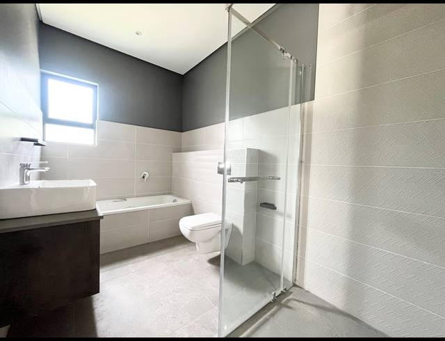 3 BEDROOM HOUSE FOR SALE IN PALM LAKES ESTATE